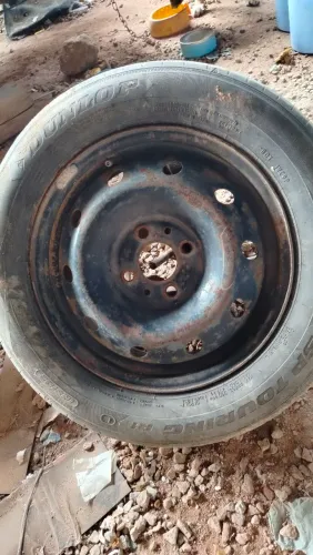Roda com pneu aro 14 fiat