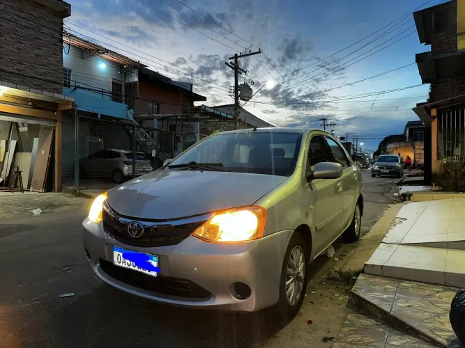 Toyota Etios XLS Sedan 1.5 Flex 16V 4P Mec. 2013
