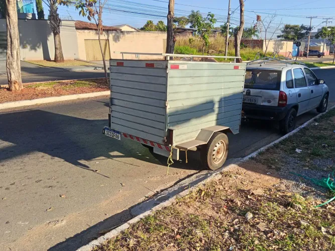 Vendo carretinha baú