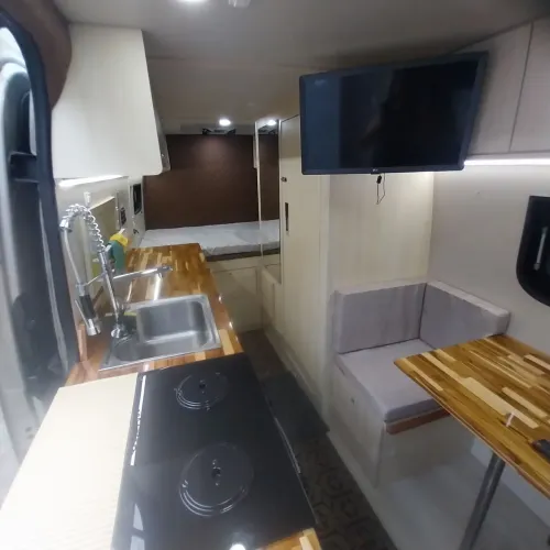 Fabricação de motorhome.