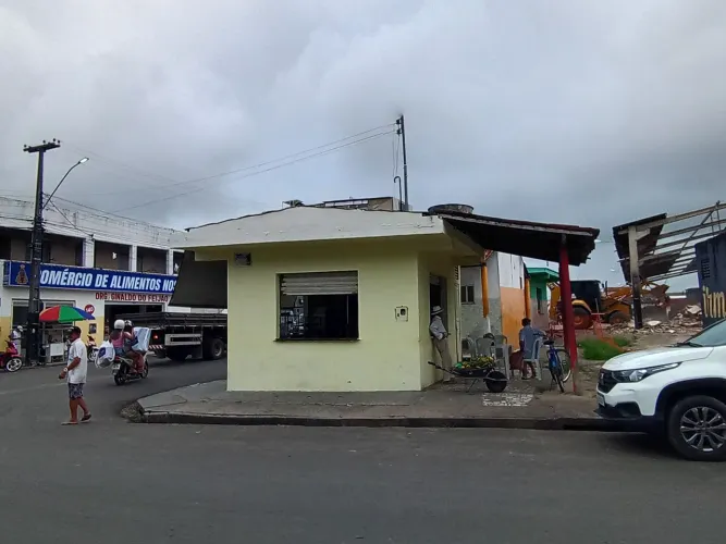 Vendo troco ponto comercial na feira de lagarto
