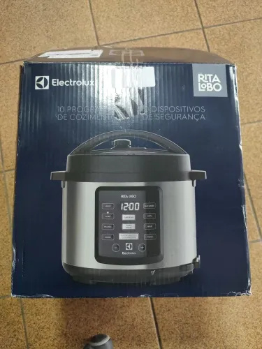 Panela de Pressão Elétrica 6L Electrolux PCC20 Rita Lobo 220-volts<br>Cor: Preto e Cinza