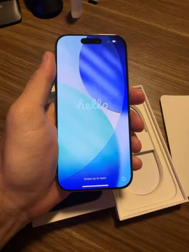 iPhone 16 Pro 256 Gb muito novo, com caixa e capa da Rimowa.