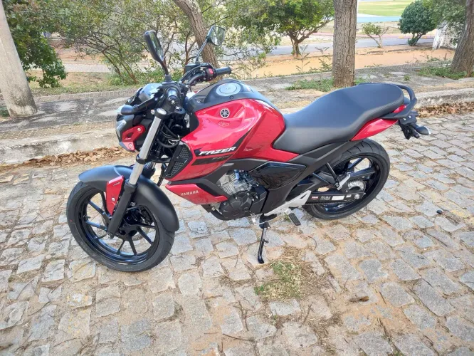 YAMAHA FZ15 baixa quilometragem