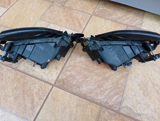 Vendo par de farol de milha com lâmpada para Creta até 2019