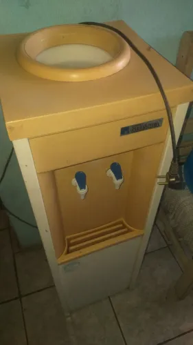 Gelágua de pé Esmaltec 