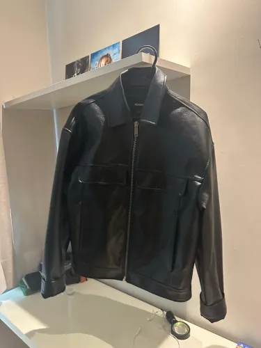 Jaqueta bershka efeito couro