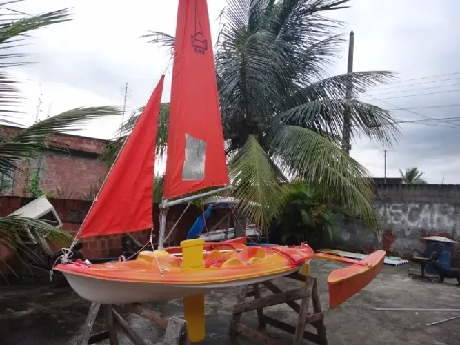 Caiaque a vela Trimaran
