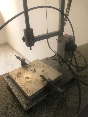 Máquina frisadora de forminhas, flores e diversos produtos artesanais