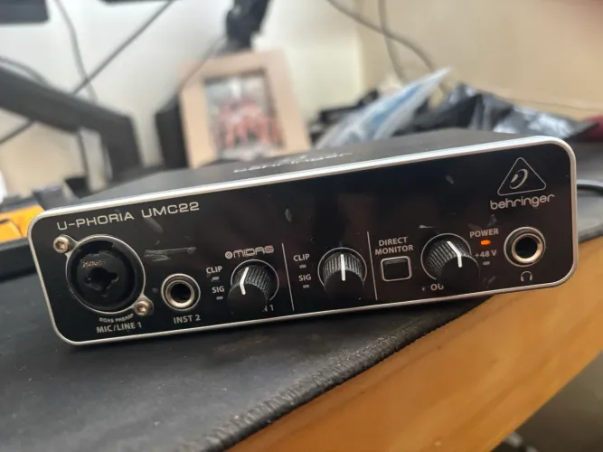 Interface de áudio USB behringer u-phoria Umc22