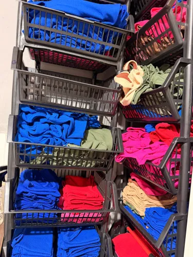 Estante Organizadora Com Cestos Plásticos Empilháveis - Ideal Para Estoque / Loja