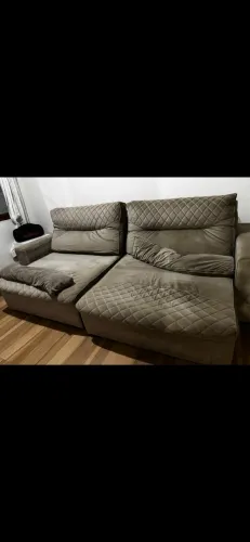 Sofá de quatro lugares com chaise