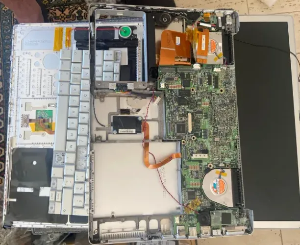 Apple Powerbook G4.  Peças.