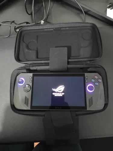 ROG Ally X com estojo de proteção e caixa