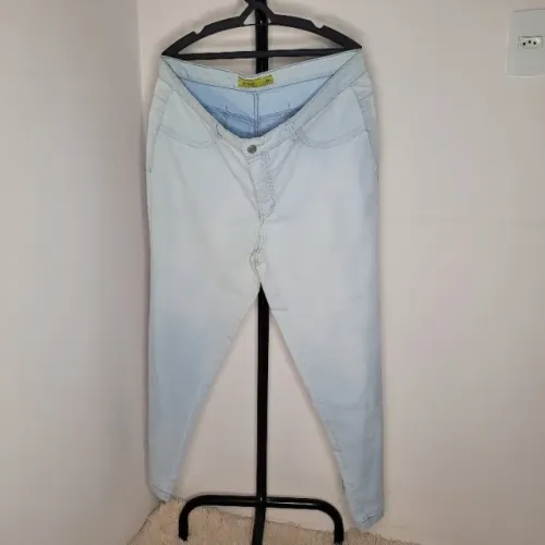 Calça jeans feminina reta - Tamanho 48