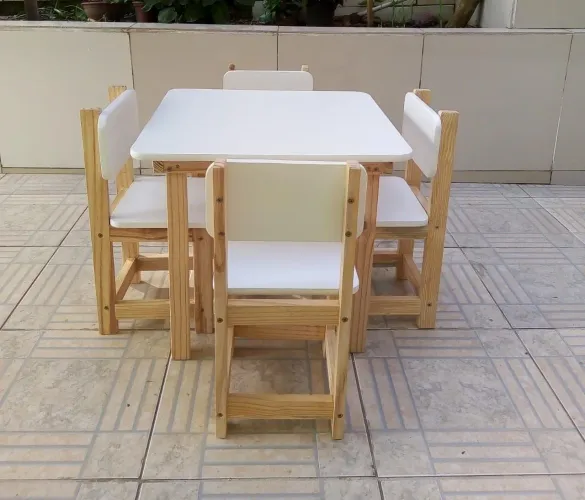 Mesa + 4 cadeiras infantis | De R$540 por R$490 | Últimas Unidades - Sítio Cercado