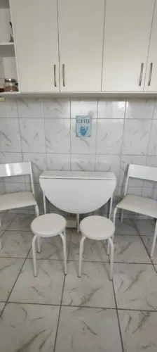 Conjunto mesa dobrável e 4 cadeiras