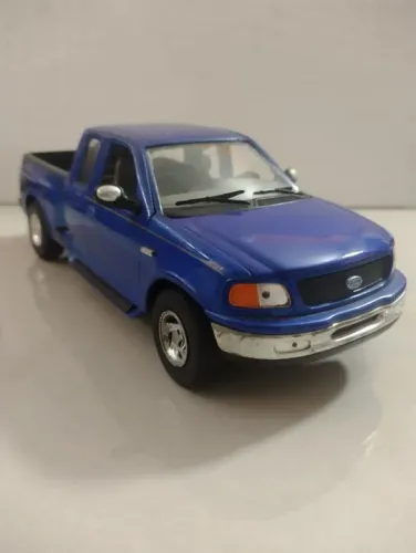 Miniatura 1/18 Ford F-150 Flareside supercab Pick Up