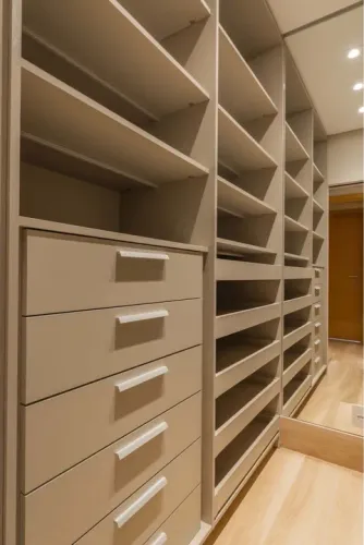 Closet e Guarda roupas planejados - Móveis sob medida 