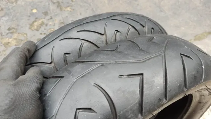 Par pneu usado Pirelli Sport Demon 130/80-17 e 100/80-17