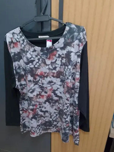 Blusa Feminina Manga Longa Floral. GG DE EXCELENTE QUALIDADE E ESTADO
