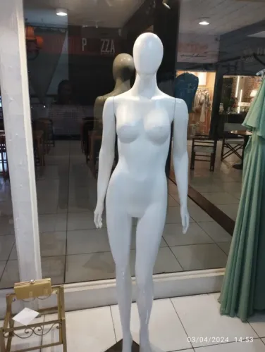 Manequim para loja femenina