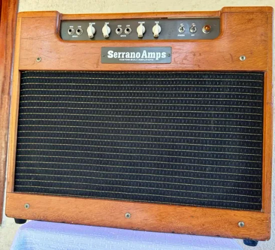 Promo de hoje!! Amplificador De Guitarra Serrano Valvulado Modelo Serrano 18 de