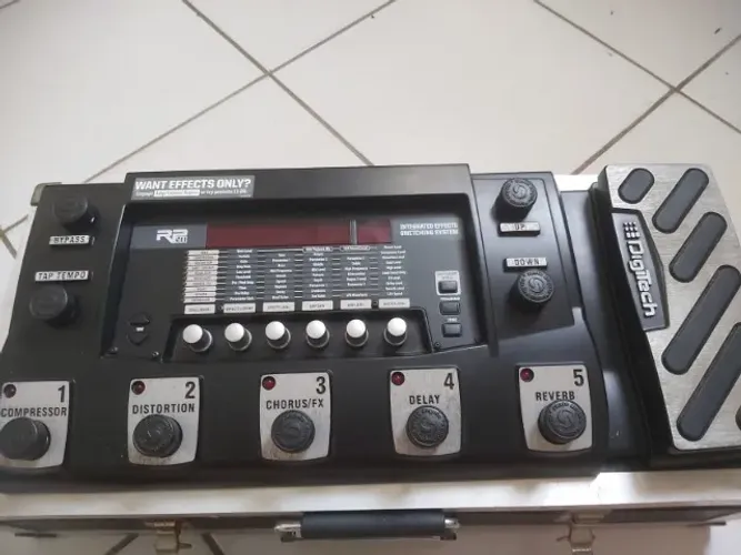 Pedaleira de Guitarra - Digitech RP500 Com FligthCase