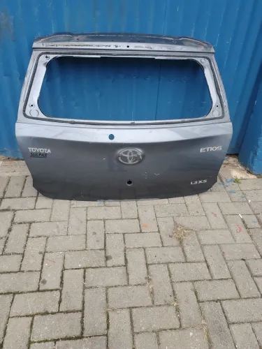 Tampa traseira Etios 