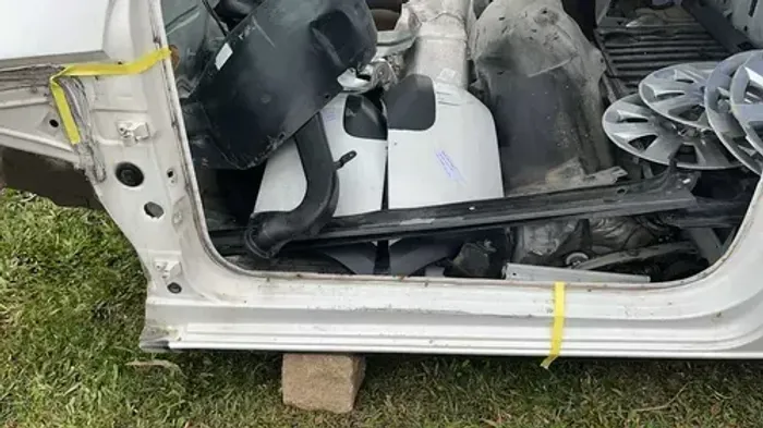 Retalho Caixa Ar Coluna Frontal Esq Saveiro 1.6 8v 2023 *85