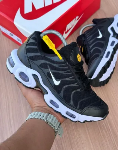 Tenis TN