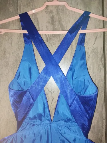 Vestido azul  para ocasiões especiais. 