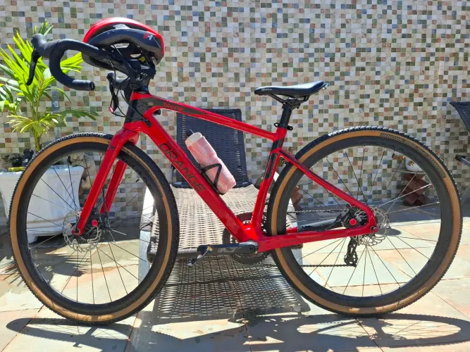Bike gravel Carbono Black Orange NOTA FISCAL, capacete e garrafinha.