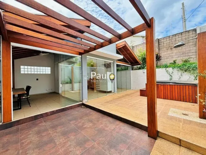 Sobrado à venda em Campinas, Parque Rural Fazenda Santa Cândida, com 3 suítes, com 250 m²