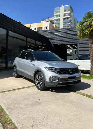 Vw T-cross Highline 2023 com teto solar - único dono