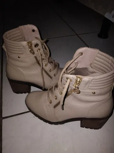 Via marte bota em couro número 35 usada 2x