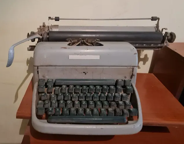 Máquina de escrever antiga vintage Remington