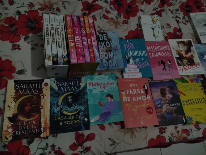 30 livros, incluindo box de o povo do ar, Estilhaça-me e After 