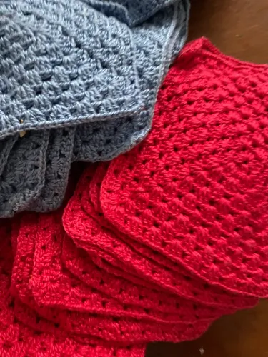 Peças de crochê 14 X 14cm (  78 unidades )