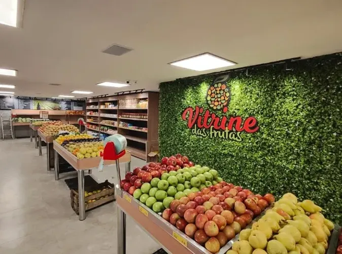 Fachada em Telhas galvanizadas e Paineis para decoração interna de hortifruti