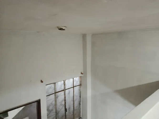 Alugo Pequeno kitnet