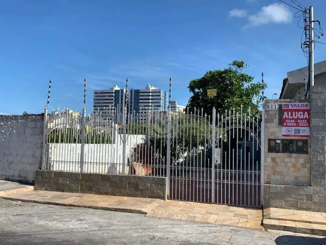 Casa para aluguel com 2 quartos e 2 vagas, Bairro Suíssa em Aracaju.