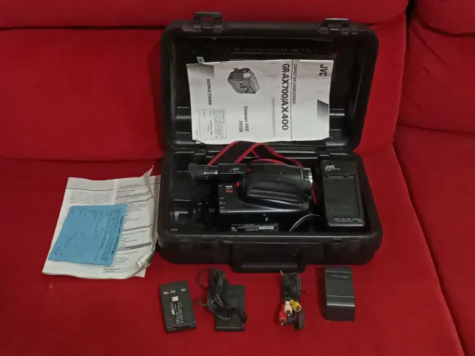 Filmadora GR-AX700U no estado para decoração 