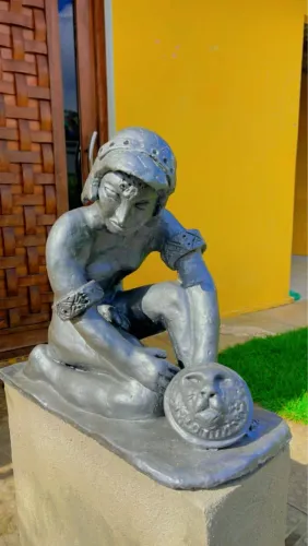 Estátua soldado romano muito linda e antiga