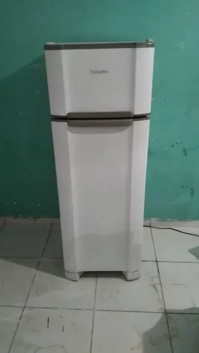 Vende-se geladeira Esmaltec duplex bem conservada