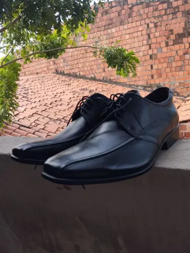Sapatos sociais pretos - Tamanho 42