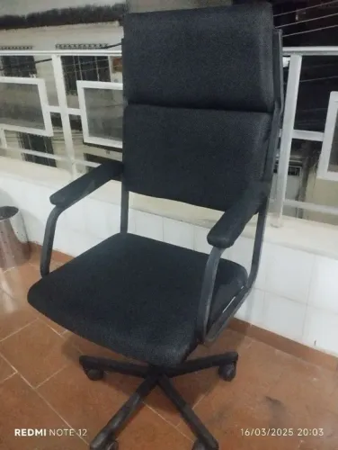 Cadeira de Escritório Giratória com Rodinhas