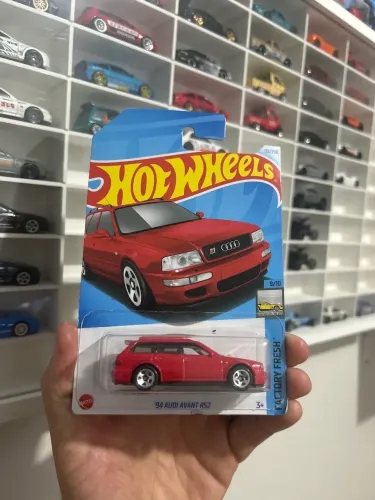 Hotwheels 94 Audi Avant RS2 Vermelha