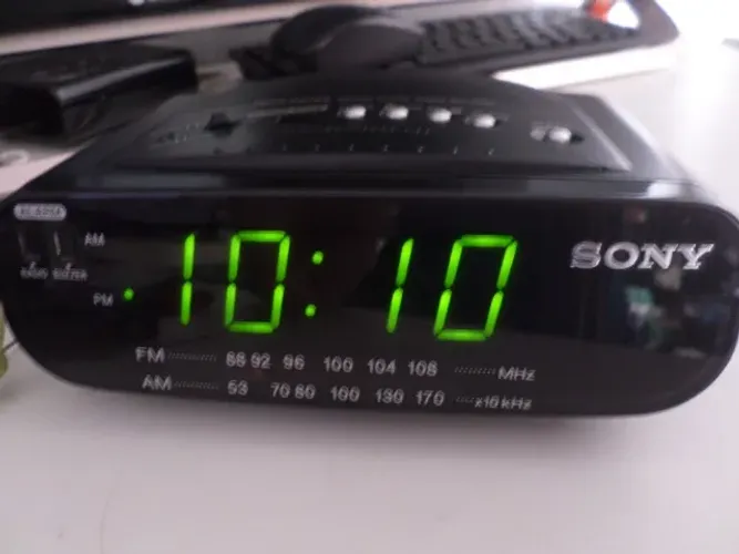 Rádio Relógio Sony