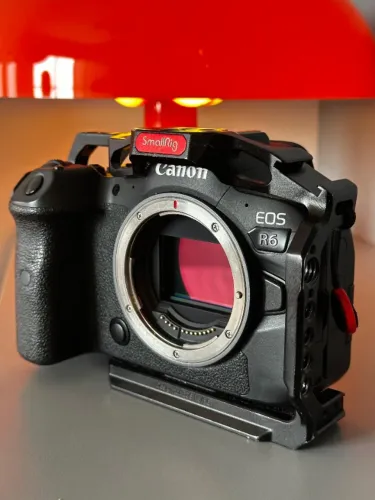 Canon EOS R6 + Cage Smallrig - Parcelo em 12x!